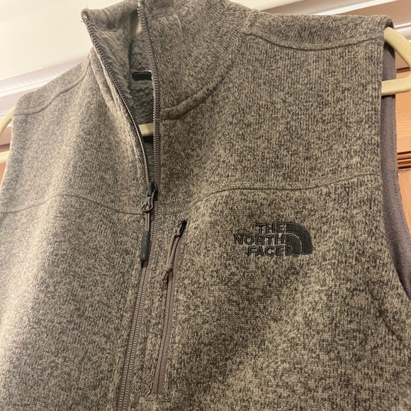 North Face vest - Picture 2 of 4